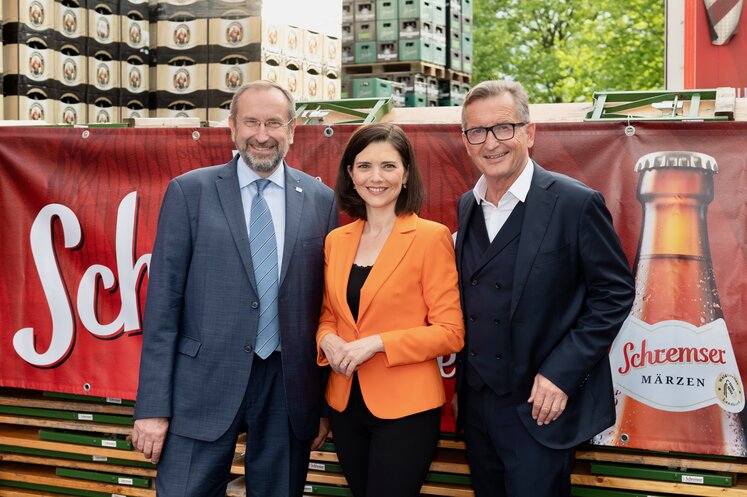 Michael Lunzer, Pr&auml;sident der Notariatskammer f&uuml;r Wien, Nieder&ouml;sterreich und Burgenland, Moderatorin Claudia Schubert und Karl Trojan.